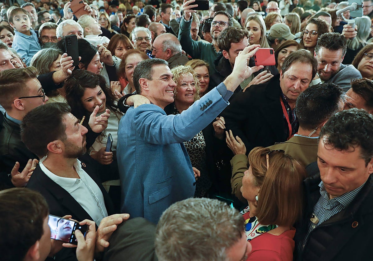El presidente del Gobierno, Pedro Sánchez, ayer durante el acto en Málaga donde arropó a su candidato al ayuntamiento, Dani Pérez