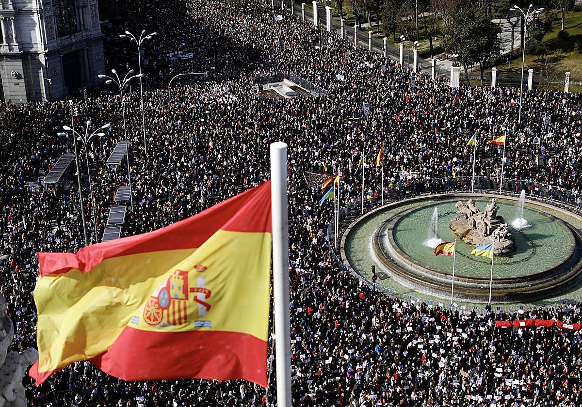 Decenas de miles de manifestantes, hoy, en Cibeles