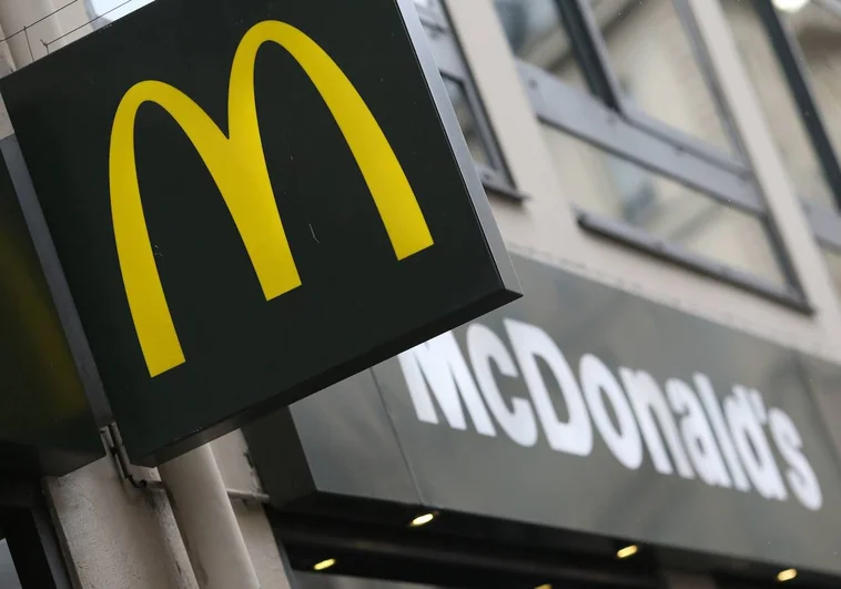 «Cuando aceptas trabajo en un McDonald's aceptas renunciar a tus derechos como persona»: la reseña que irrita a los camareros
