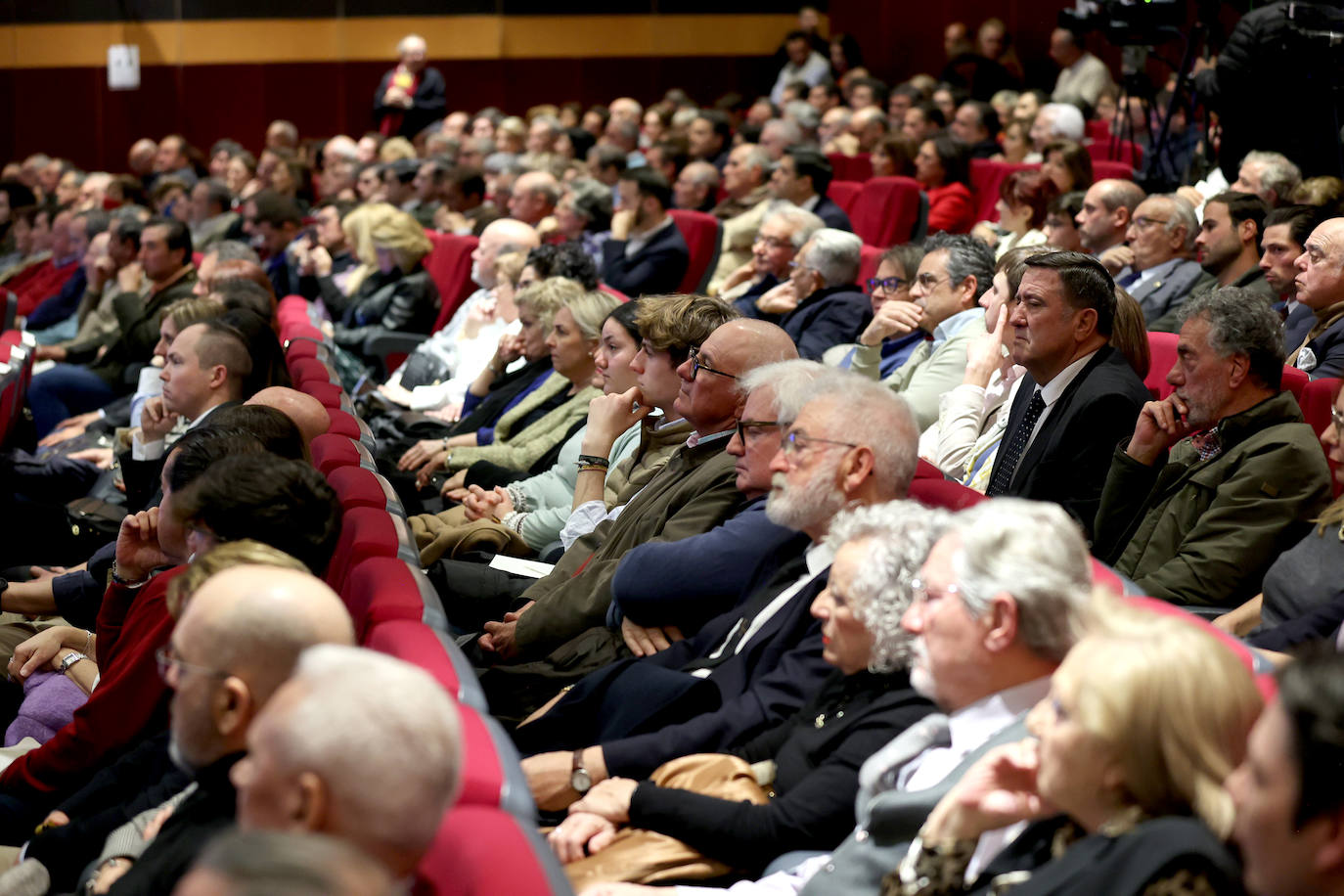 El emotivo homenaje a El Cordobés, en imágenes