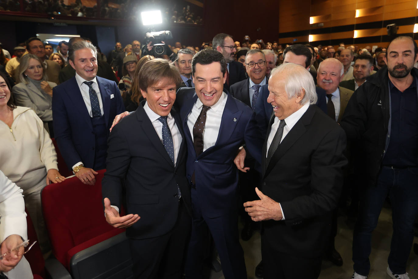 El emotivo homenaje a El Cordobés, en imágenes