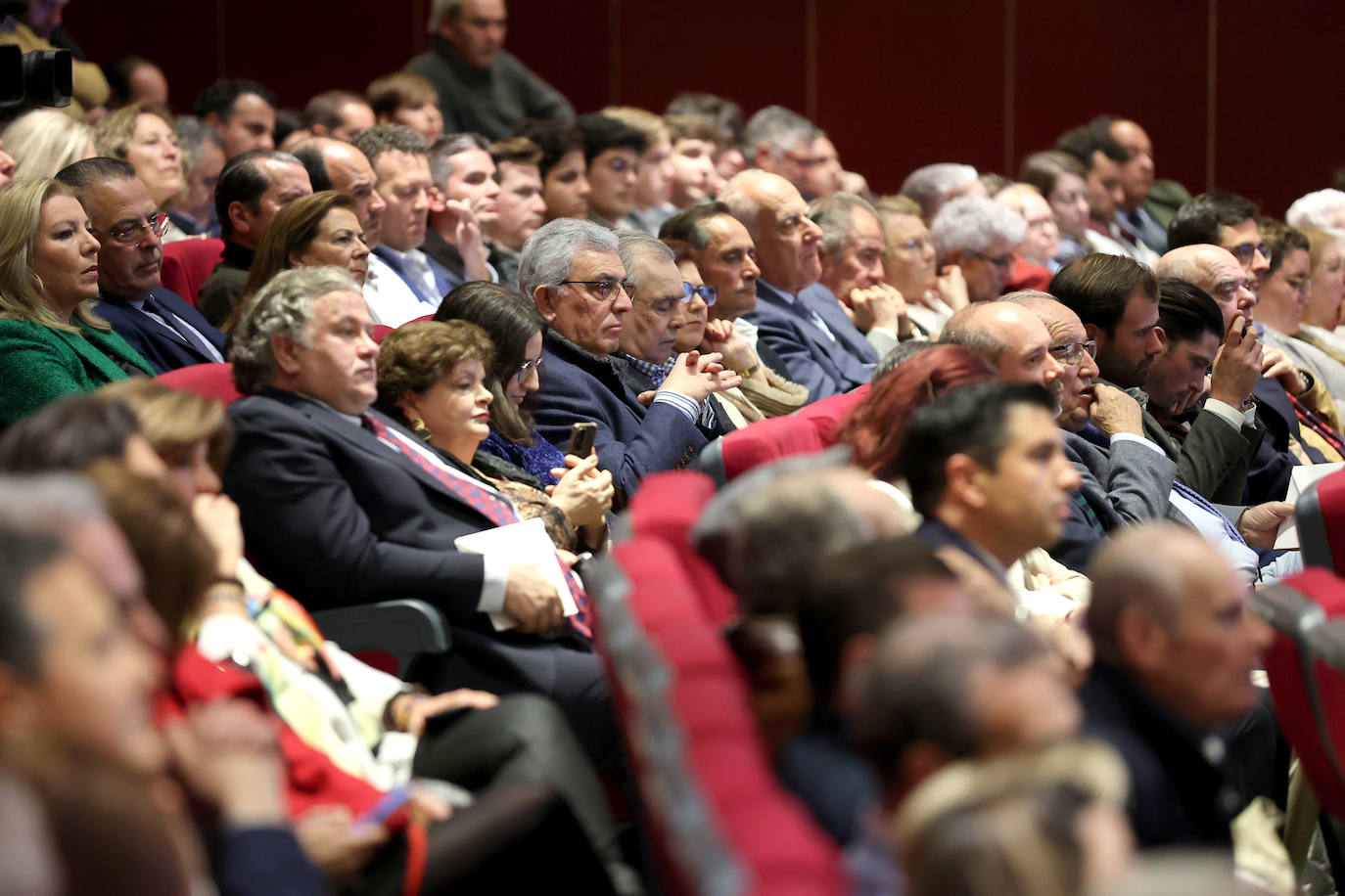 El emotivo homenaje a El Cordobés, en imágenes