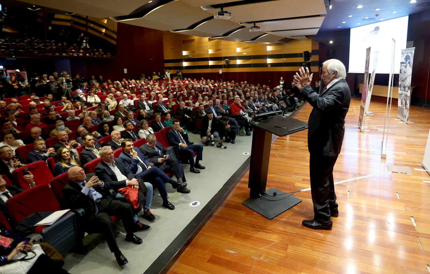 El emotivo homenaje a El Cordobés, en imágenes