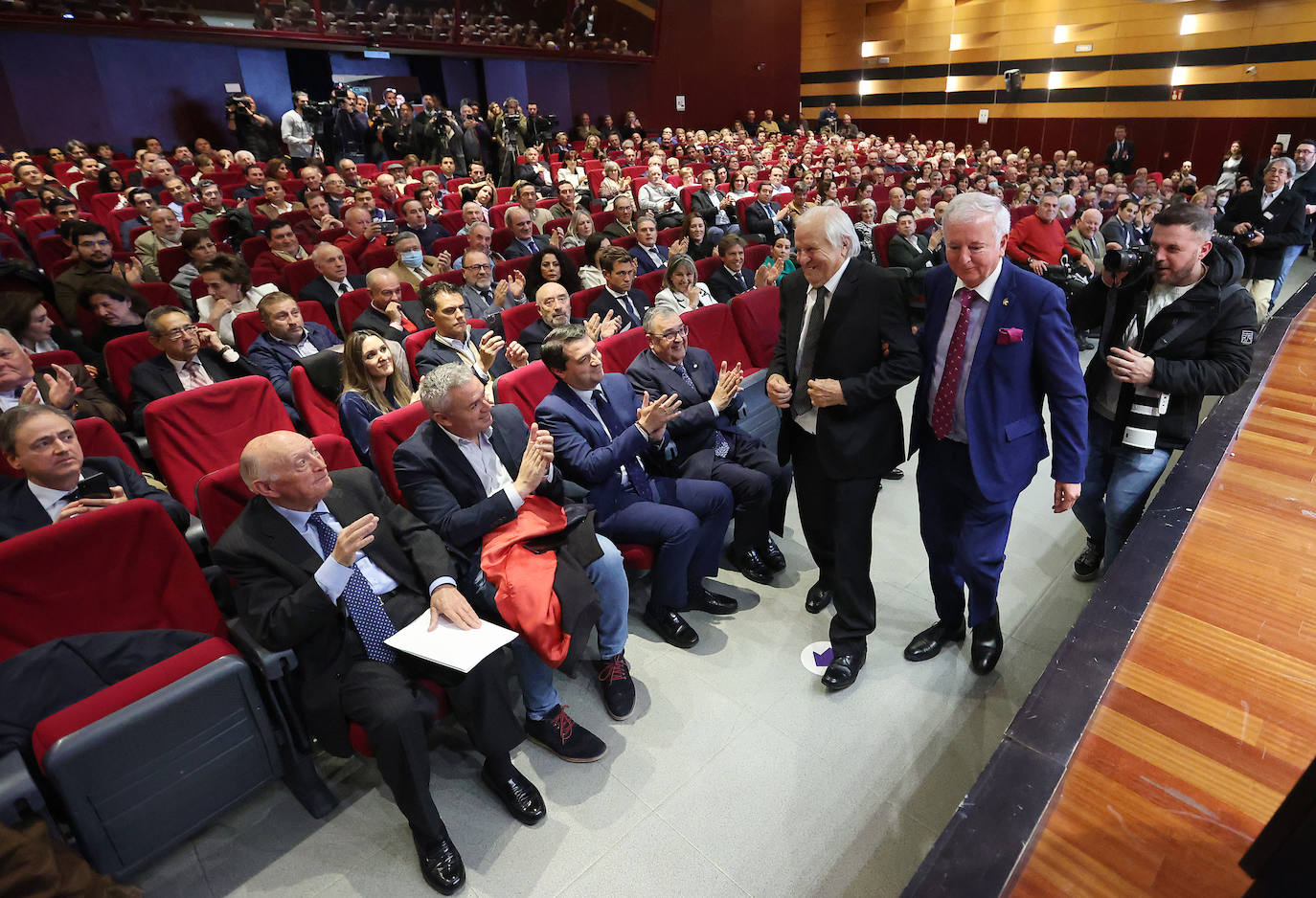 El emotivo homenaje a El Cordobés, en imágenes