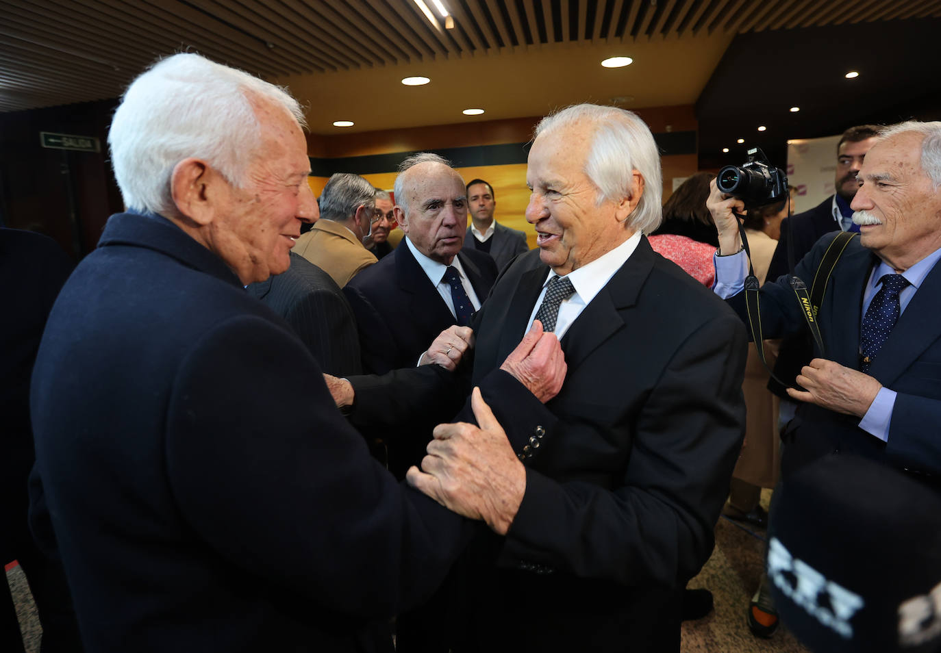 El emotivo homenaje a El Cordobés, en imágenes