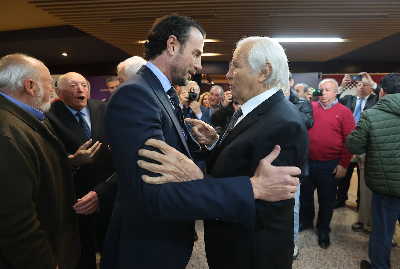 El emotivo homenaje a El Cordobés, en imágenes