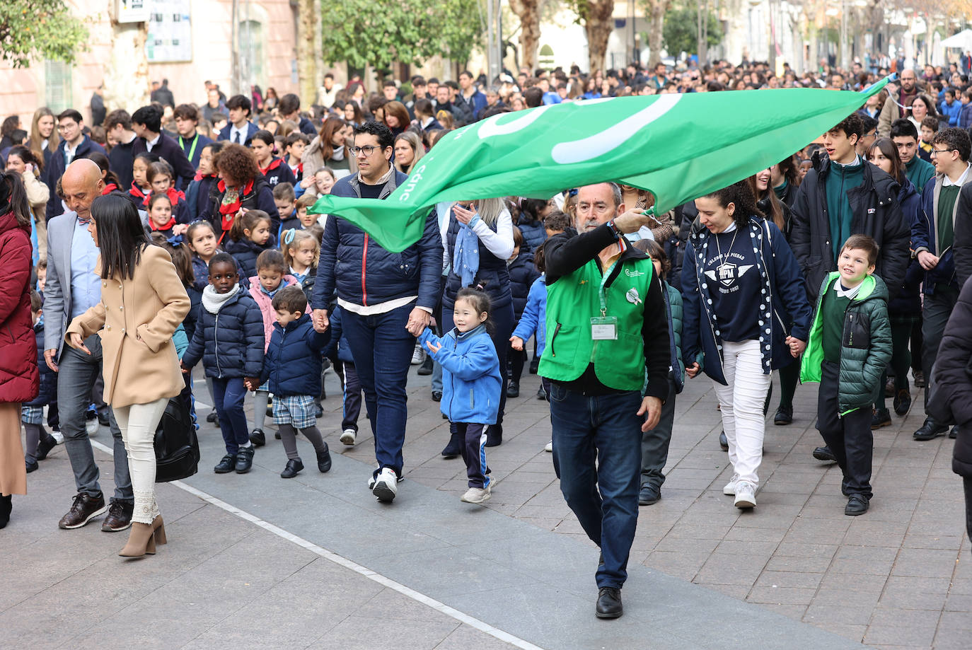 La marcha escolar por el Día del Niño con Cáncer en Córdoba, en imágenes
