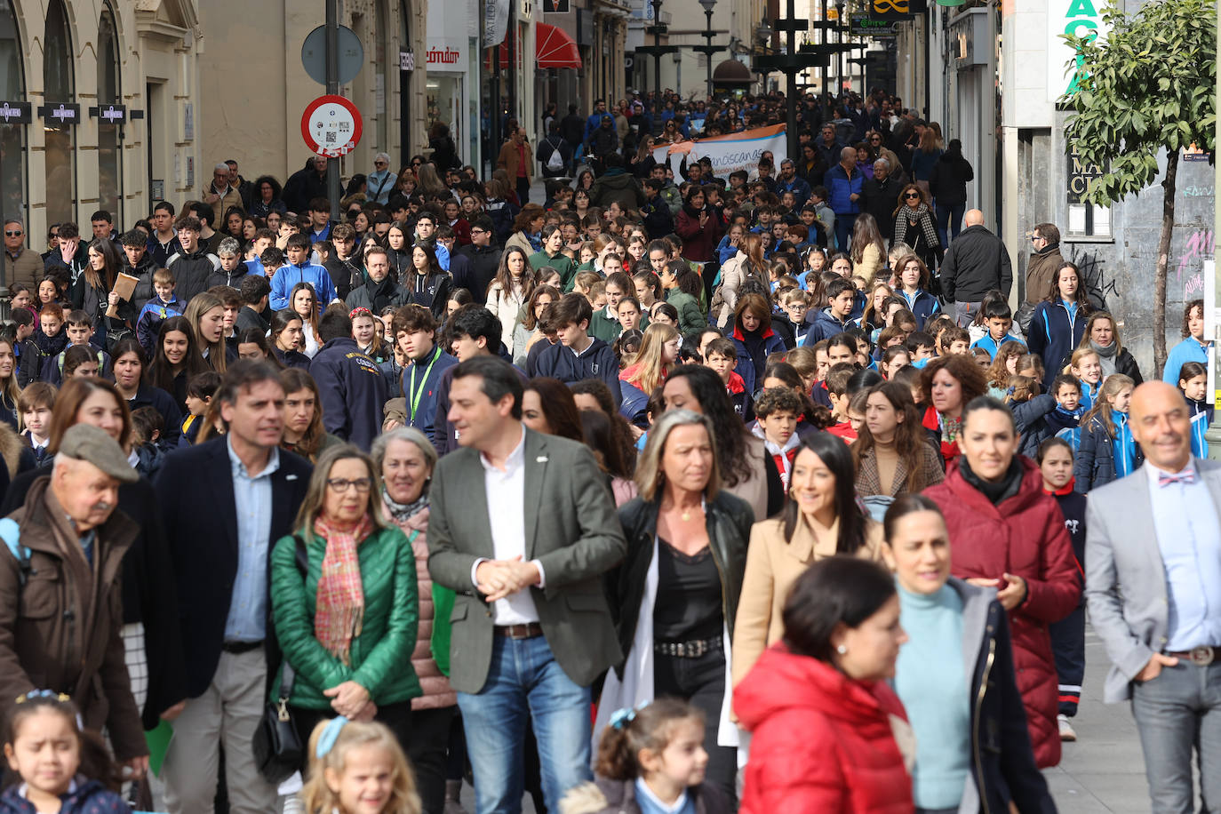 La marcha escolar por el Día del Niño con Cáncer en Córdoba, en imágenes