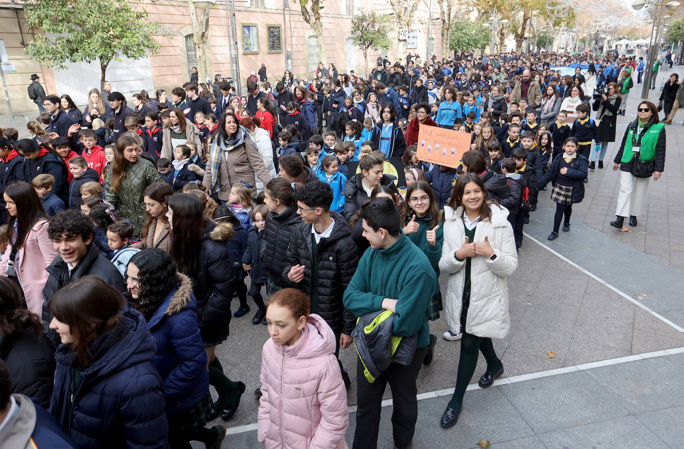 La marcha escolar por el Día del Niño con Cáncer en Córdoba, en imágenes