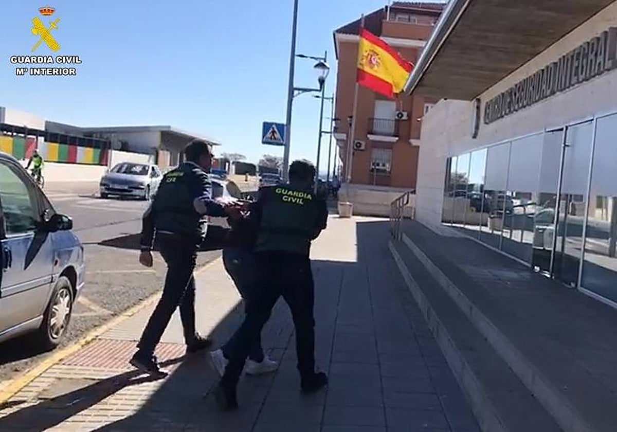 Las diez personas fueron detenidas en Tomelloso, Argamasilla de Alba y Las Pedroñeras