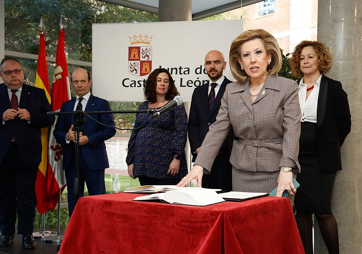 La nueva gerente de Sacyl durante el acto de toma de posesión