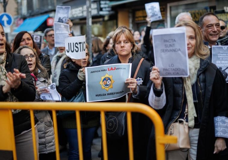 Los letrados de Justicia mantienen la huelga indefinida tras 15 horas de reunión con el ministerio