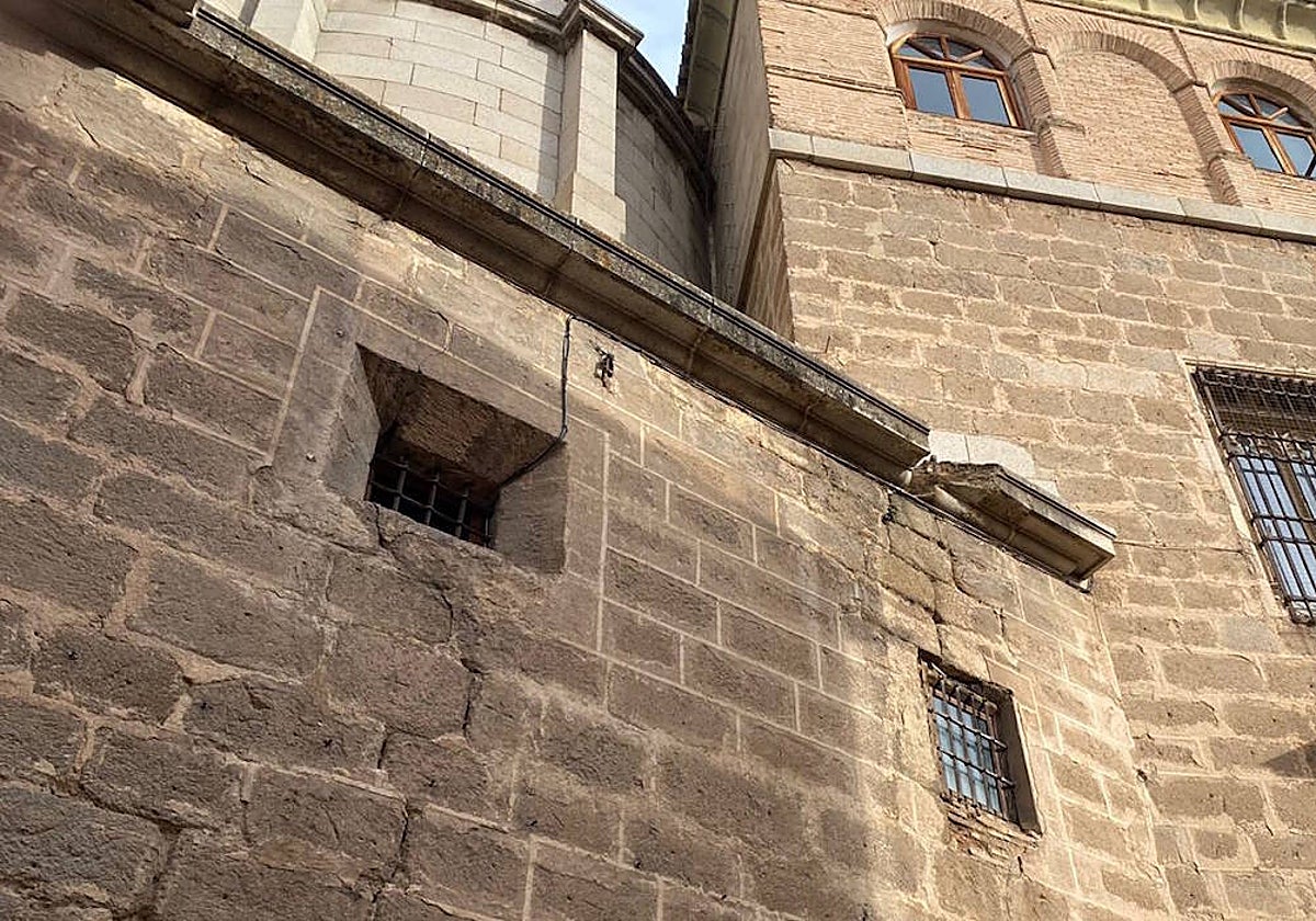 Desprendimiento de parte de la cornisa de la catedral