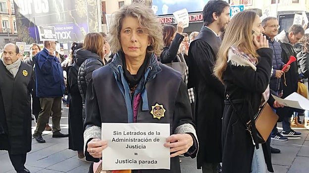 La letrada judicial Lourdes Escoda durante la manifestación en Madrid