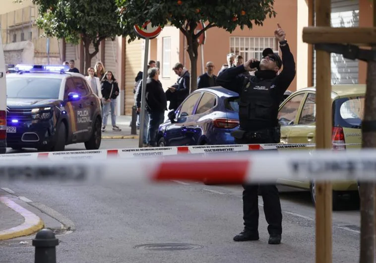 Hallan muerto al hombre armado atrincherado en su vivienda de Alaquàs (Valencia)