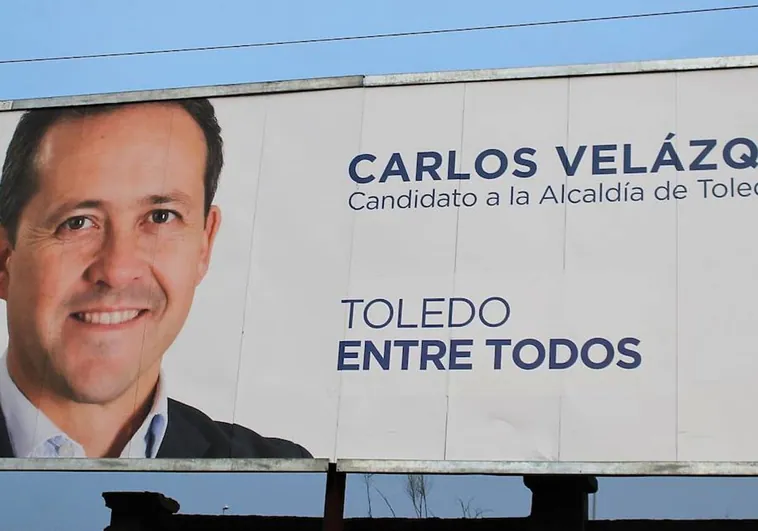 El PP logra al fin colocar las vallas publicitarias del candidato a Toledo, Carlos Velázquez