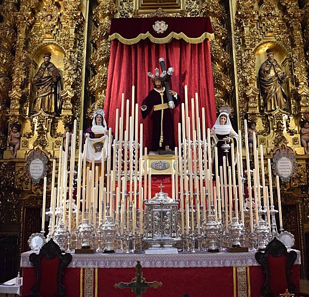 Altar de cultos para el quinario del Señor de la Santa Faz