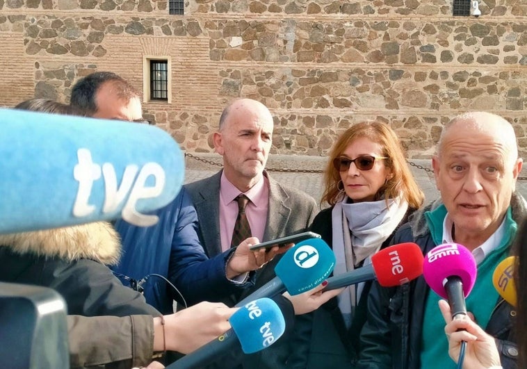 Los vecinos de la calle Río Yedra 8, en el Polígono, piden a García-Page 'un lugar digno para vivir'