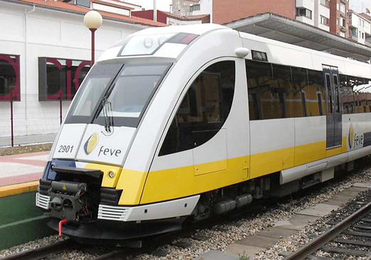 Tren de Feve en la estación de León