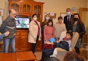 Álvaro Gutiérrez comparte una jornada con los usuarios de las viviendas de Apanas en Toledo