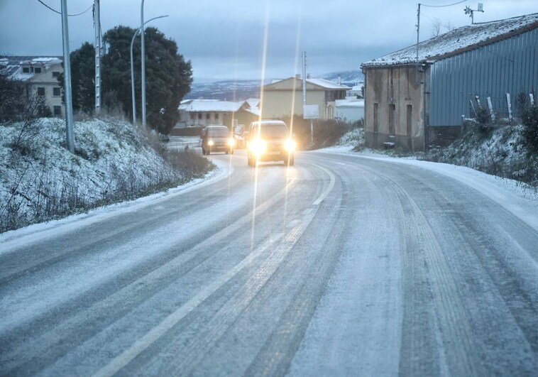 Carreteras afectadas por el temporal  en una Castilla y León bañada por la nieve