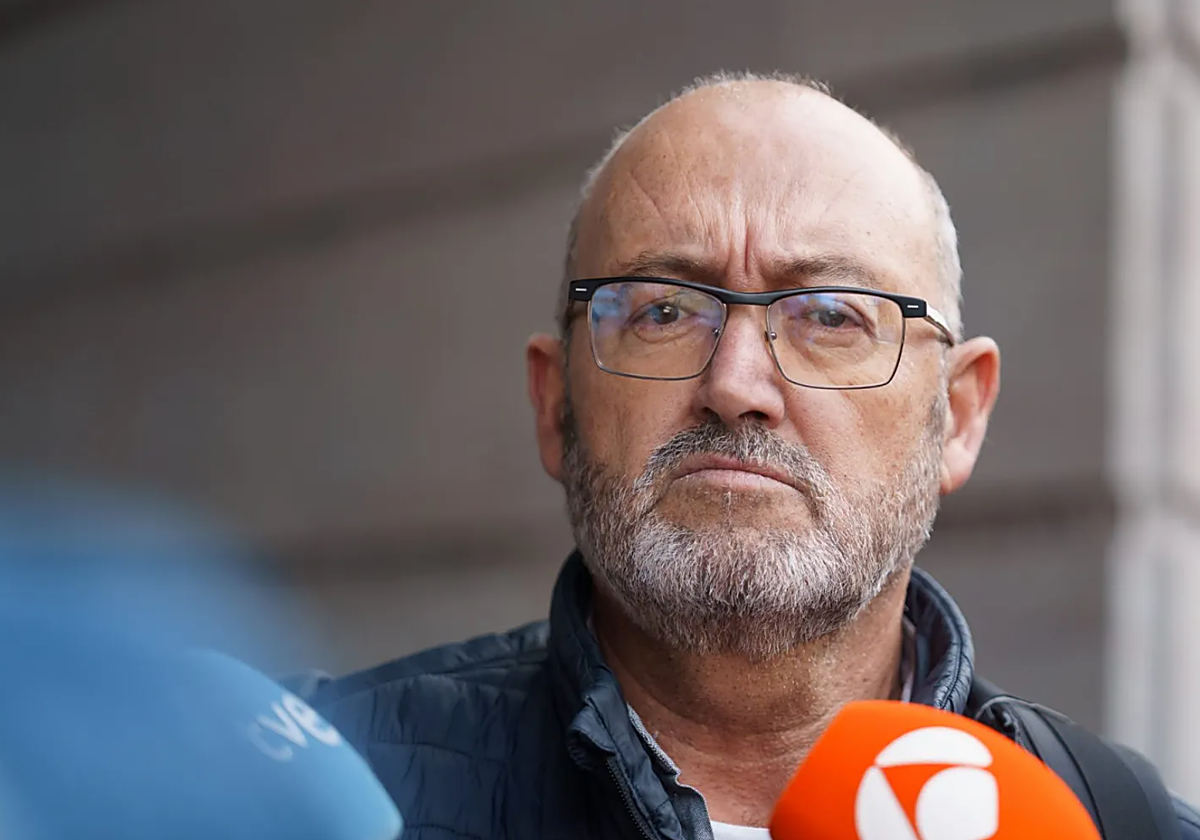 El exdiputado del PSOE Juan Bernardo Fuentes Curbelo tras declarar en Santa Cruz de Tenerife