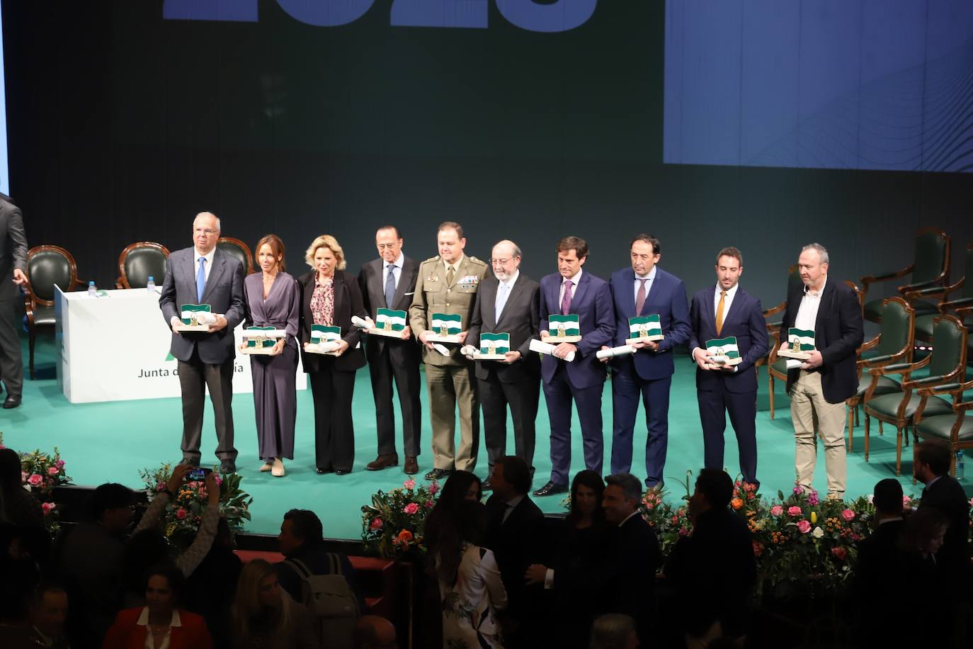 La entrega de las Banderas de Andalucía en Córdoba, en imágenes
