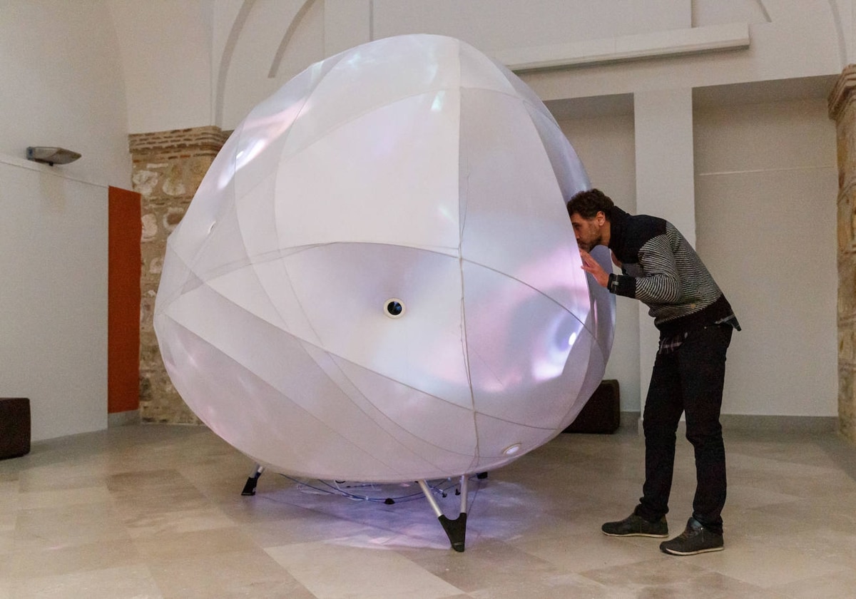 Synesthesia, la esfera multisensorial e interactiva que se expone en Segovia