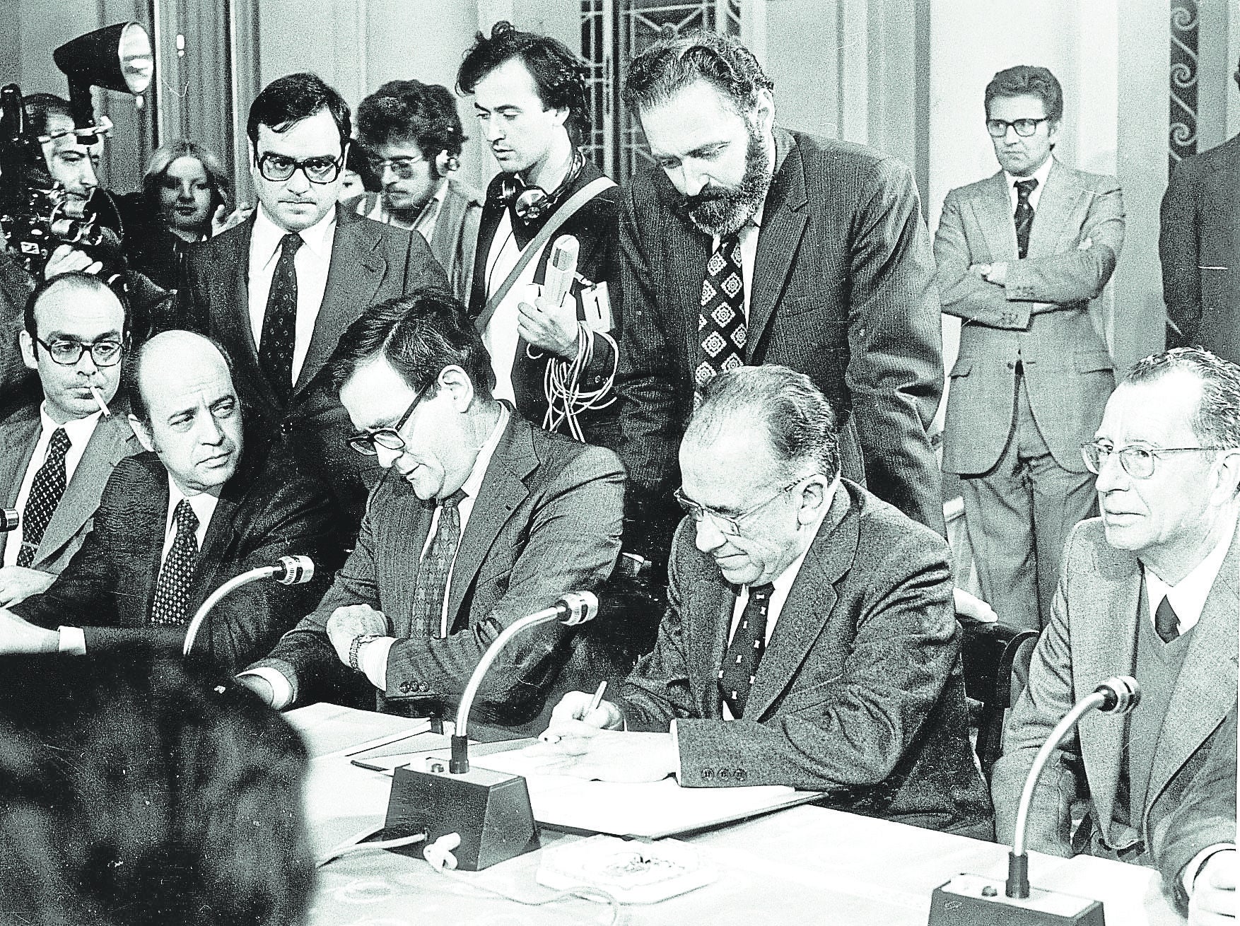 Imagen principal - Pactos de La Moncloa