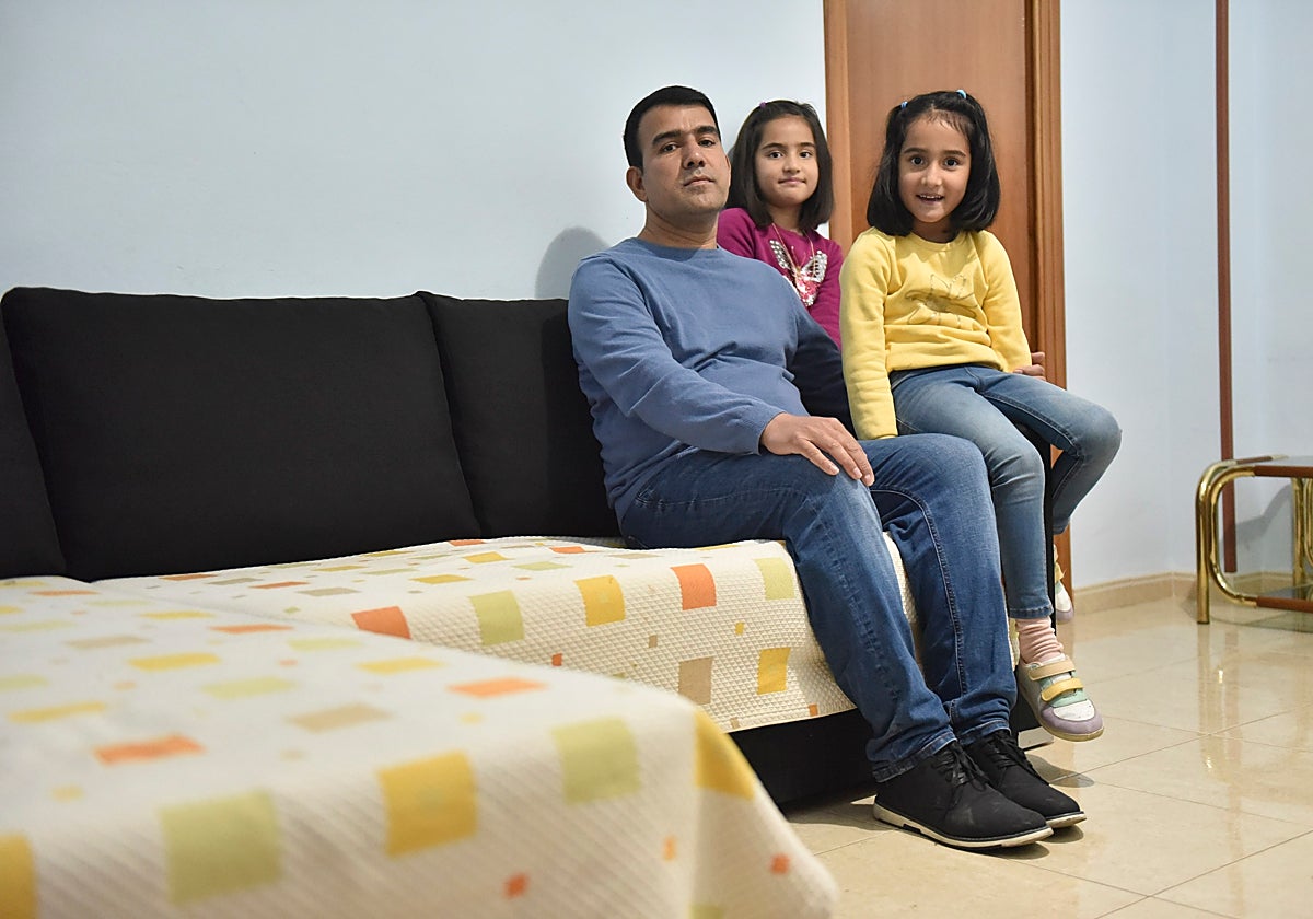 Ahmad y su familia en Huesca, donde llevan año y medio