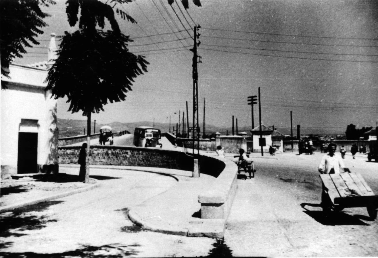 Un curioso viaje en imágenes por los cien años del autobús urbano en Córdoba