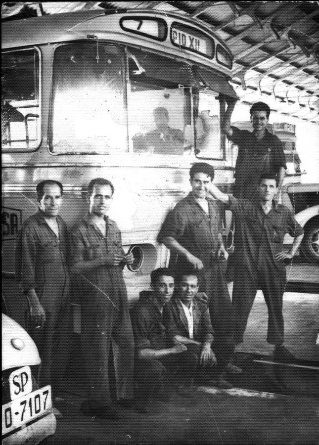 Un curioso viaje en imágenes por los cien años del autobús urbano en Córdoba