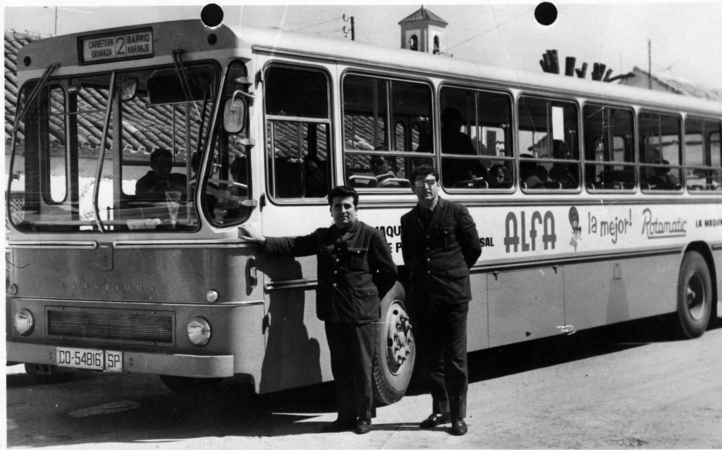 Un curioso viaje en imágenes por los cien años del autobús urbano en Córdoba