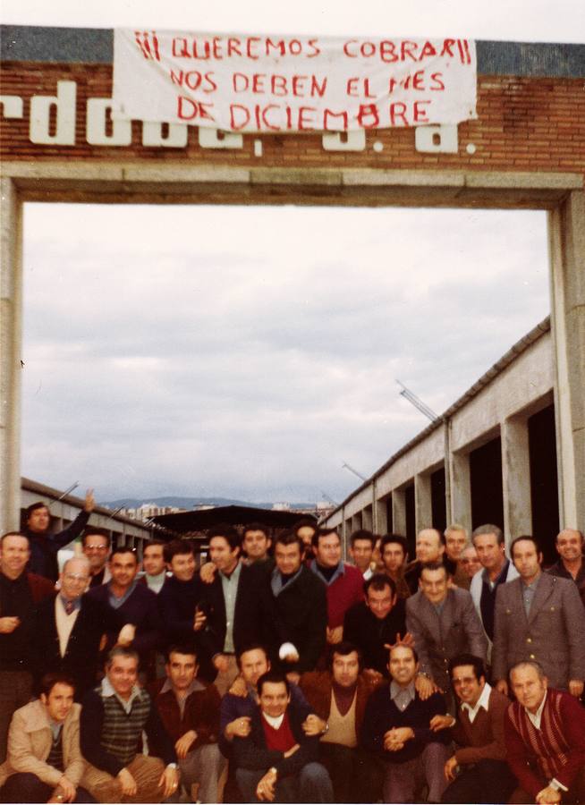 Un curioso viaje en imágenes por los cien años del autobús urbano en Córdoba