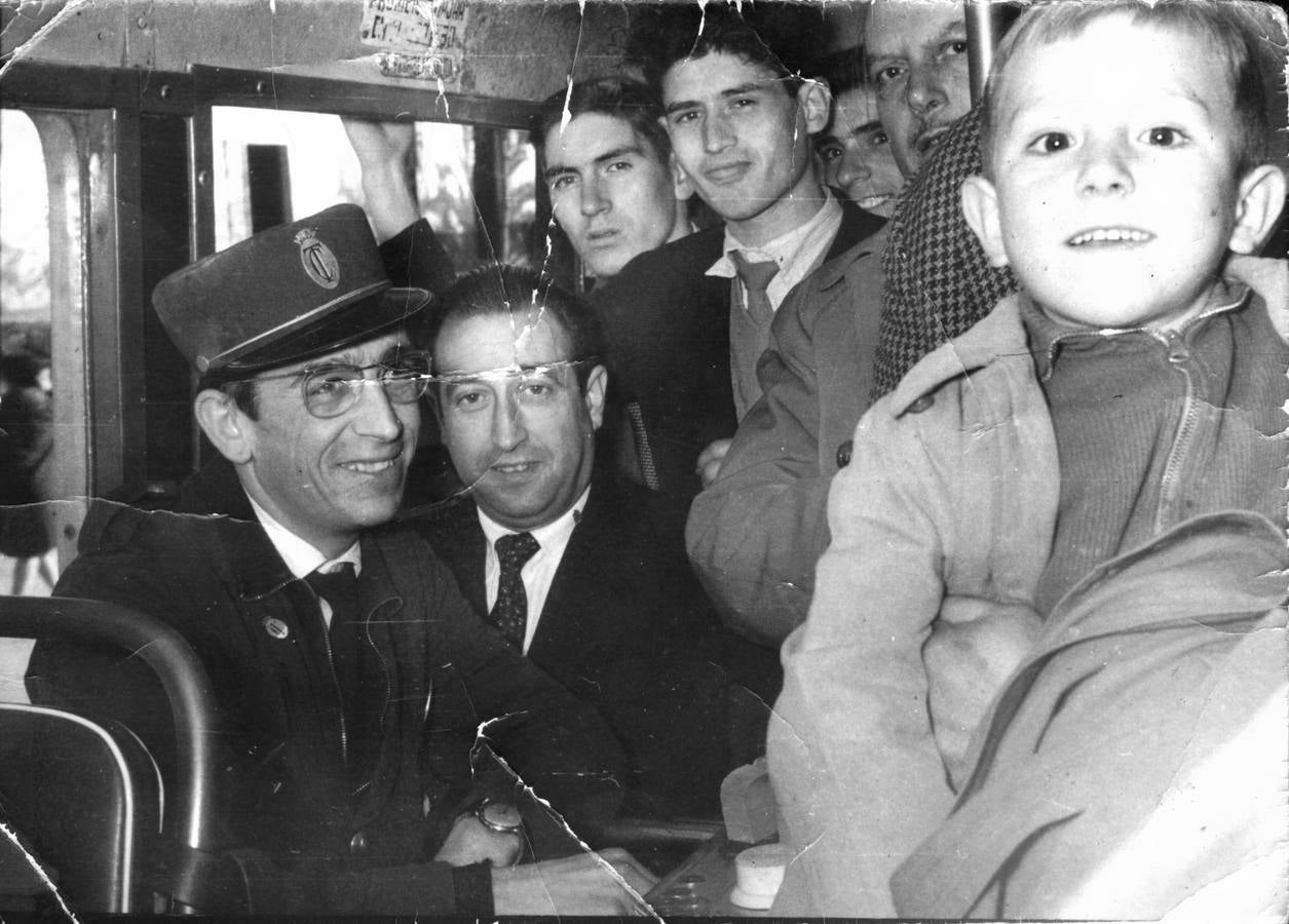 Un curioso viaje en imágenes por los cien años del autobús urbano en Córdoba