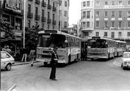 Un curioso viaje en imágenes por los cien años del autobús urbano en Córdoba