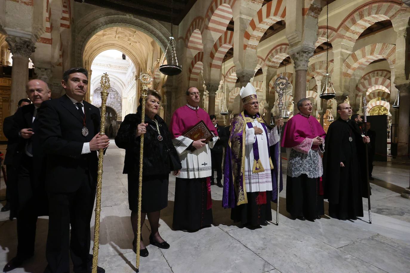 El Vía Crucis de las cofradías con Jesús del Buen Suceso de Córdoba, en imágenes