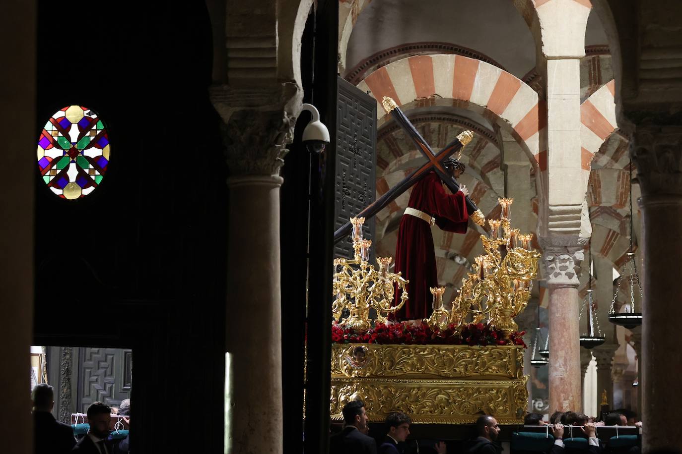 El Vía Crucis de las cofradías con Jesús del Buen Suceso de Córdoba, en imágenes