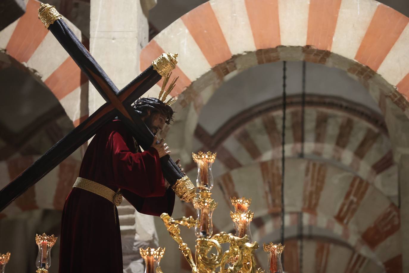 El Vía Crucis de las cofradías con Jesús del Buen Suceso de Córdoba, en imágenes