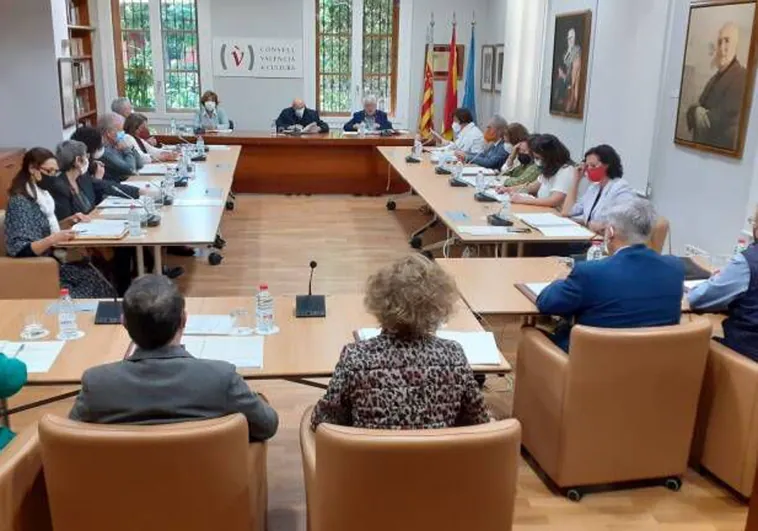 El Consell Valencià de Cultura rinde homenaje al historiador Joaquín Santo en El Campello durante un pleno extraordinario