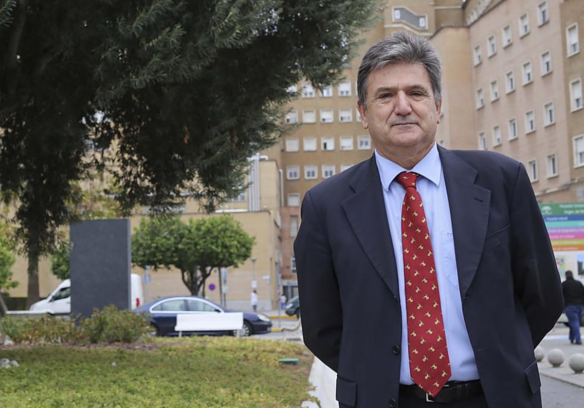 El doctor Francisco Esteban Ortega en el Virgen del Rocío