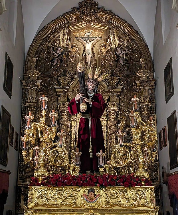 El Señor, sobre las andas, en el altar mayor de San Andrés