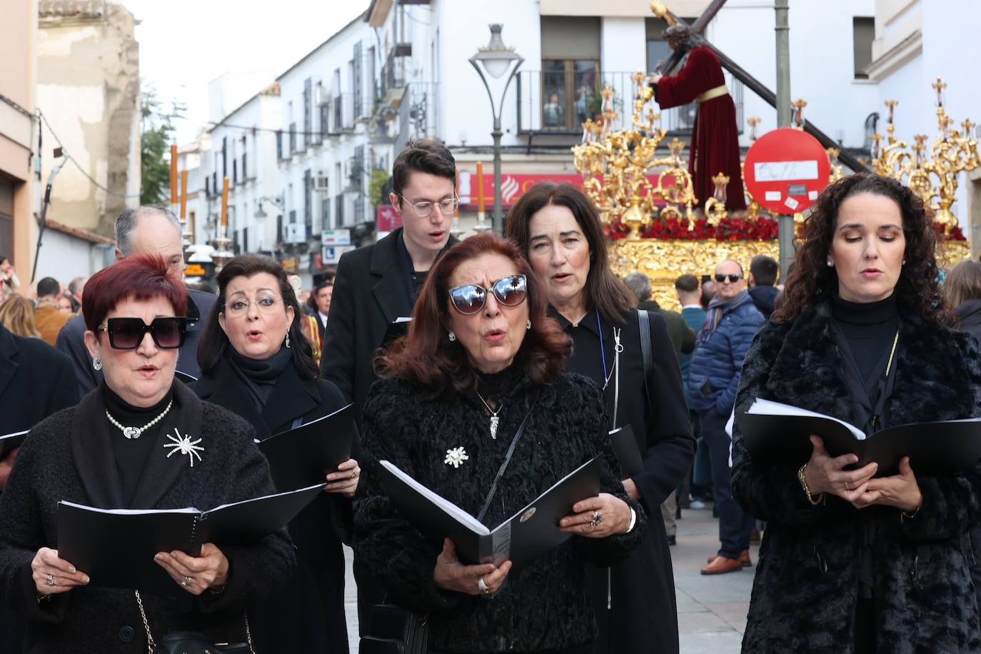 El elegante traslado del Señor del Buen Suceso a la Catedral de Córdoba, en imágenes