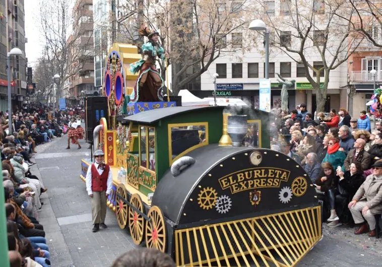 El Burleta revoluciona el desfile del Domingo de Piñata de Ciudad Real