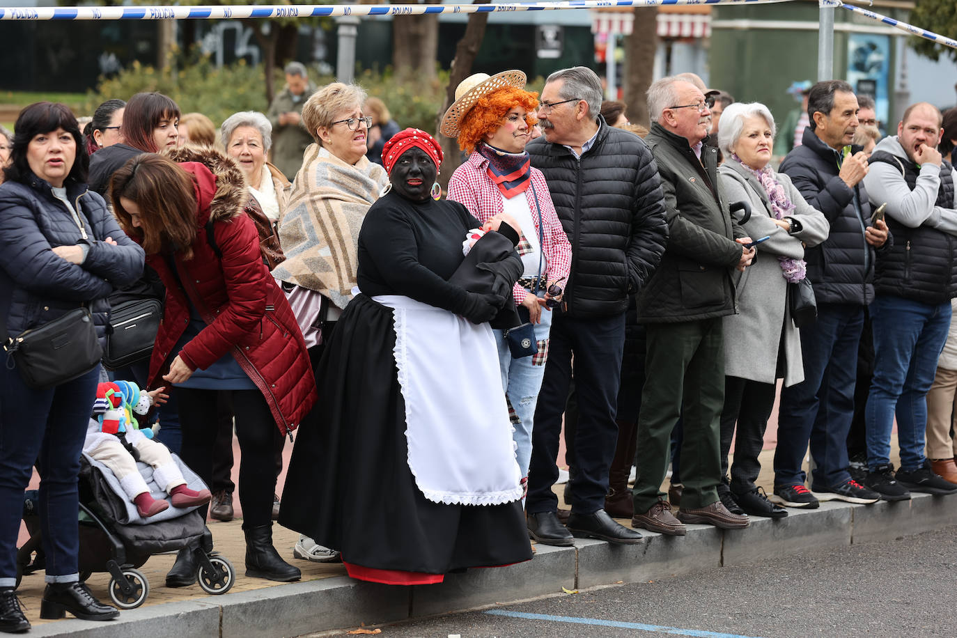 La colorida Cabalgata del Carnaval de Córdoba, en imágenes