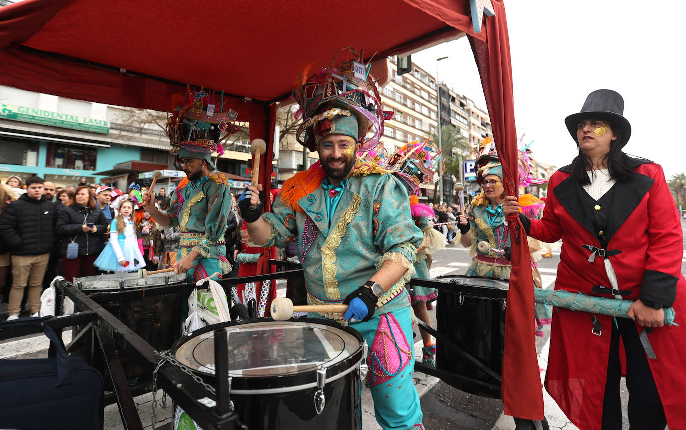 La colorida Cabalgata del Carnaval de Córdoba, en imágenes