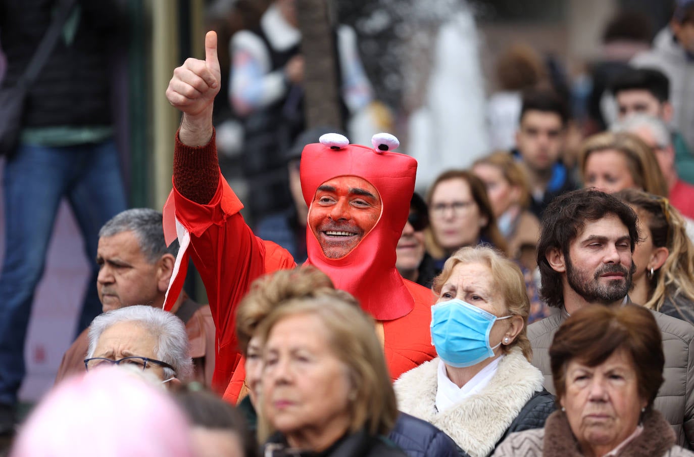 La colorida Cabalgata del Carnaval de Córdoba, en imágenes