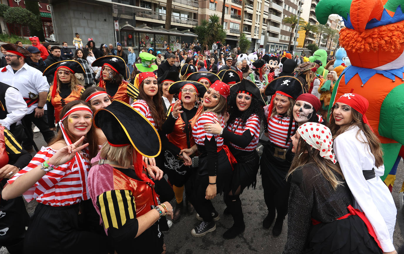 La colorida Cabalgata del Carnaval de Córdoba, en imágenes