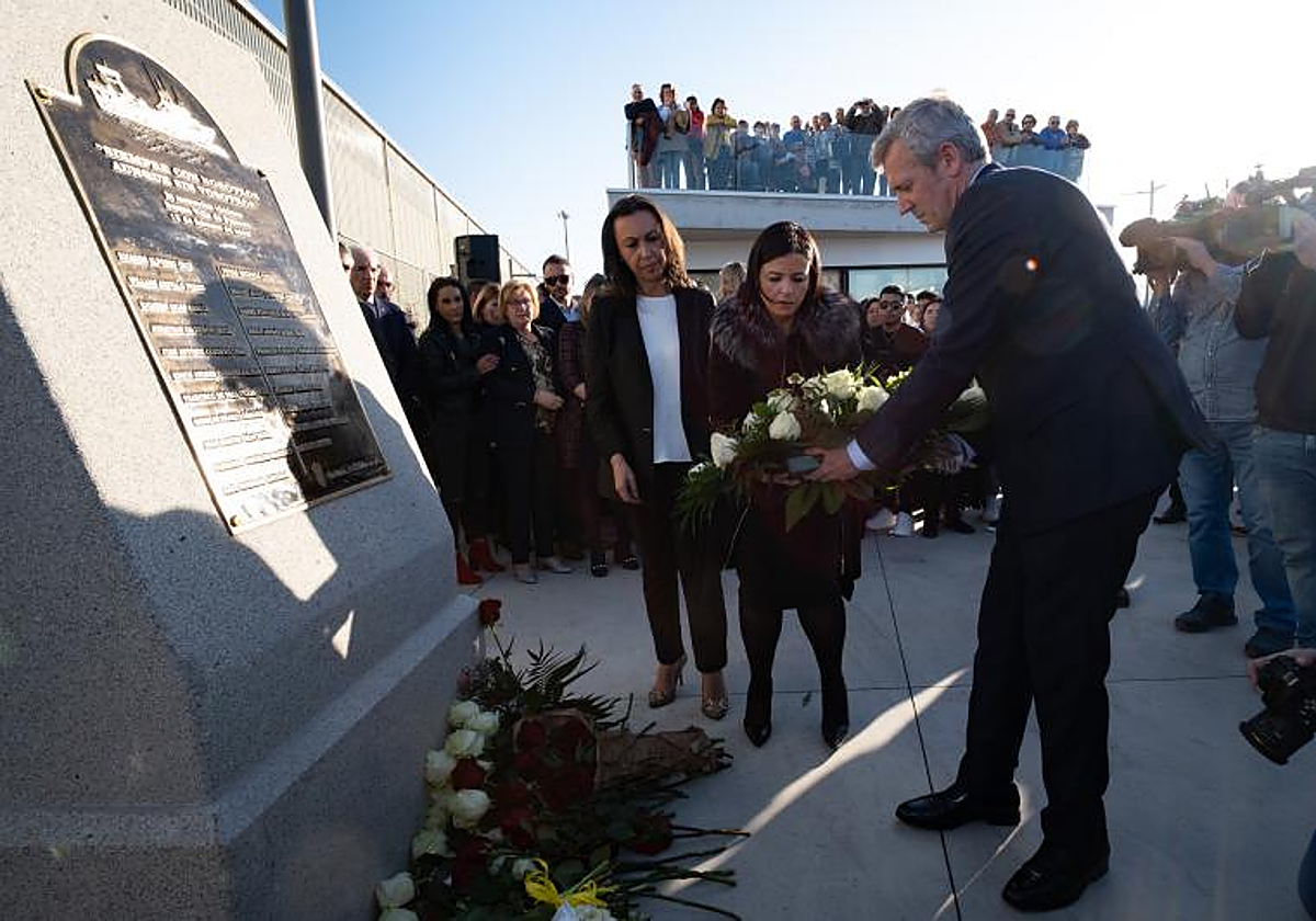 El presidente gallego, Alfonso Rueda, en un homenaje a las víctimas del Villa de Pitanxo de hace unos días en Marín