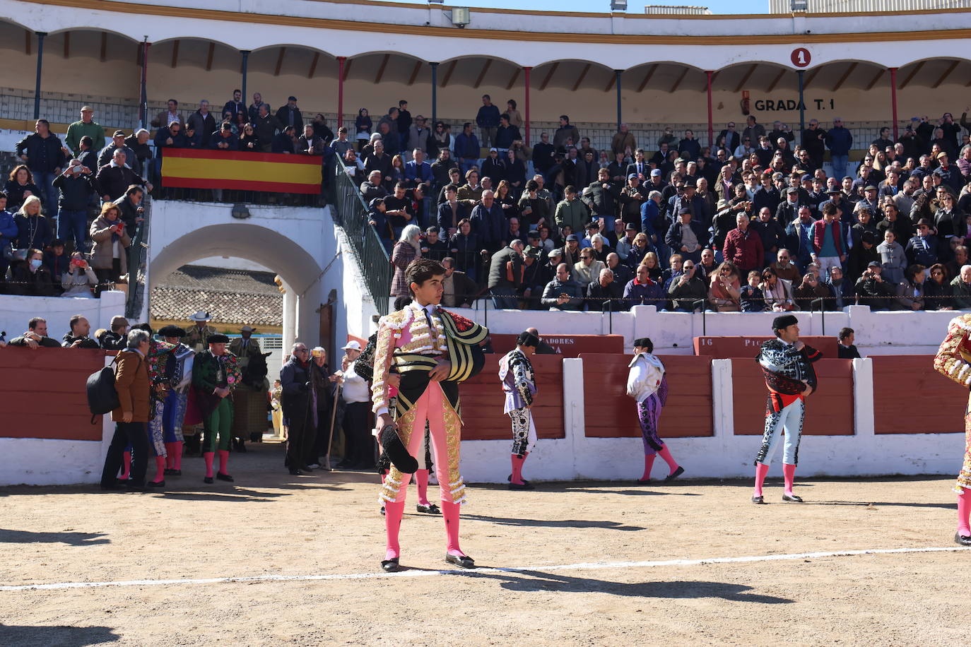El triunfo de Manuel Román en su debú con picadores, en imágenes